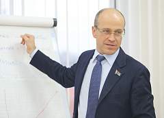 О гуманной педагогике, экологическом земледелии, первом приеме граждан рассказал член Совета Республики Национального собрания Республики Беларусь, один из основателей СООО «Конте Спа» Валентин Байко