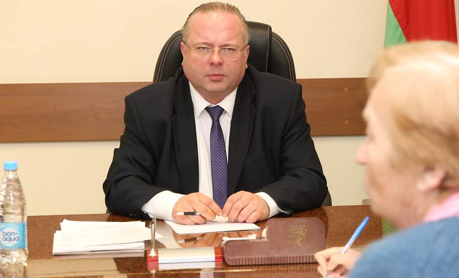 Первый заместитель председателя Комитета государственного контроля Республики Беларусь Василий Герасимов провел личный прием граждан и прямую телефонную линию в Дятловском райисполкоме 