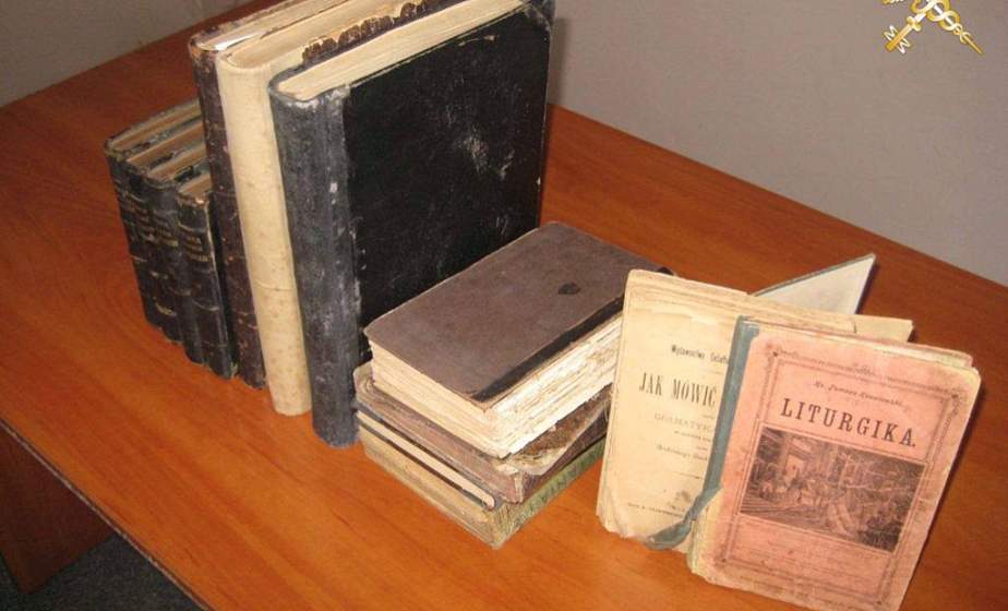 Гродненские таможенники предотвратили незаконный вывоз книг начала XIX и XX веков 
