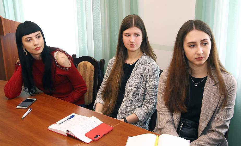 Имидж журналиста в соцсетях и ТВ подручными средствами. В Гродно прошло занятие в школе молодого журналиста «Мастерская BY-RU»