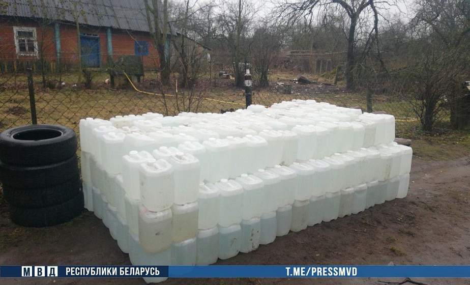 В Ивьевском районе изъято более 3,5 тонн самогона