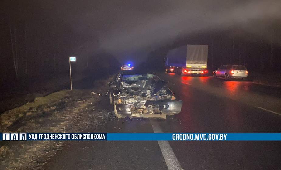 Вблизи Островца пьяный водитель без прав въехал в автомобиль