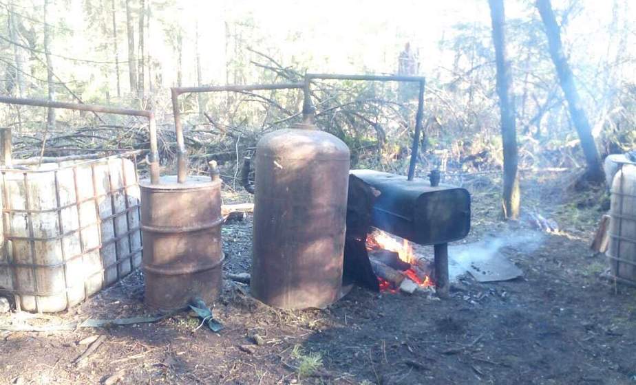 В Щучинском районе изъяли более 3 тонн браги и самогона