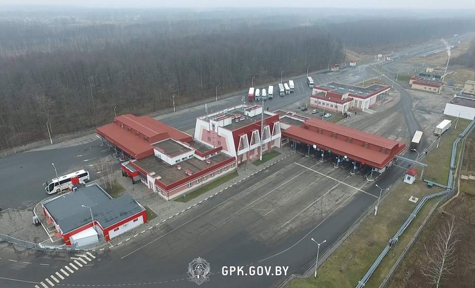 Белорусские пограничники помогли 72 украинцам, возвращающимся из Франции, оперативно пересечь границу, чтобы быстрее вернуться домой