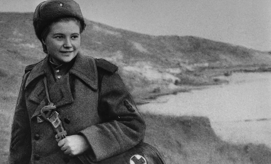   "Маме в письме я про это не рассказывала, берегла ее". Девушку Сашу не  испугала война