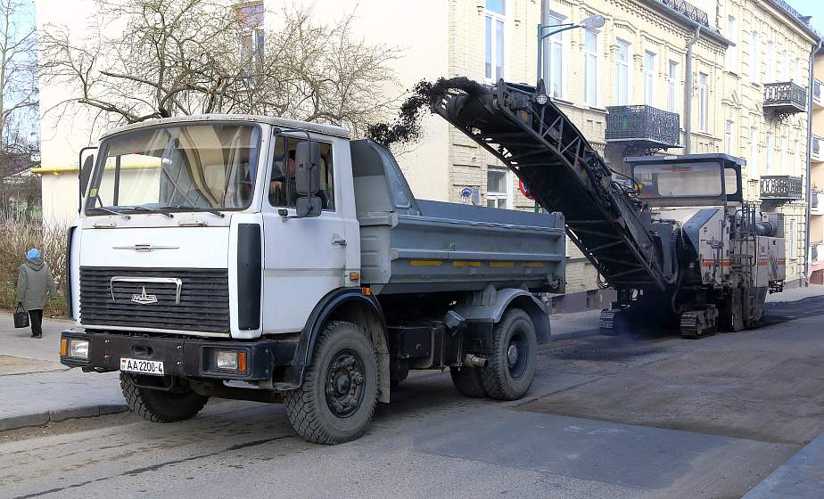 В Гродно приступили к асфальтированию и ямочному ремонту улиц