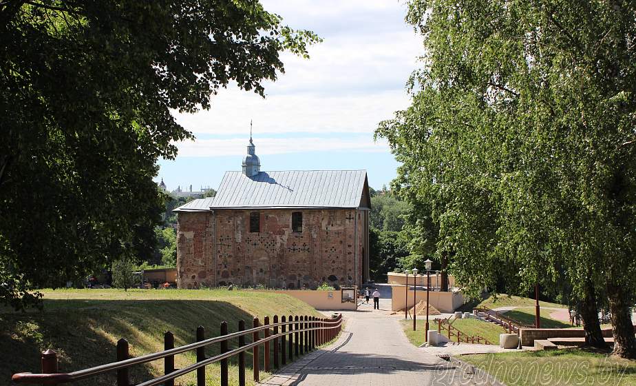 У Коложской церкви возобновились земляные работы