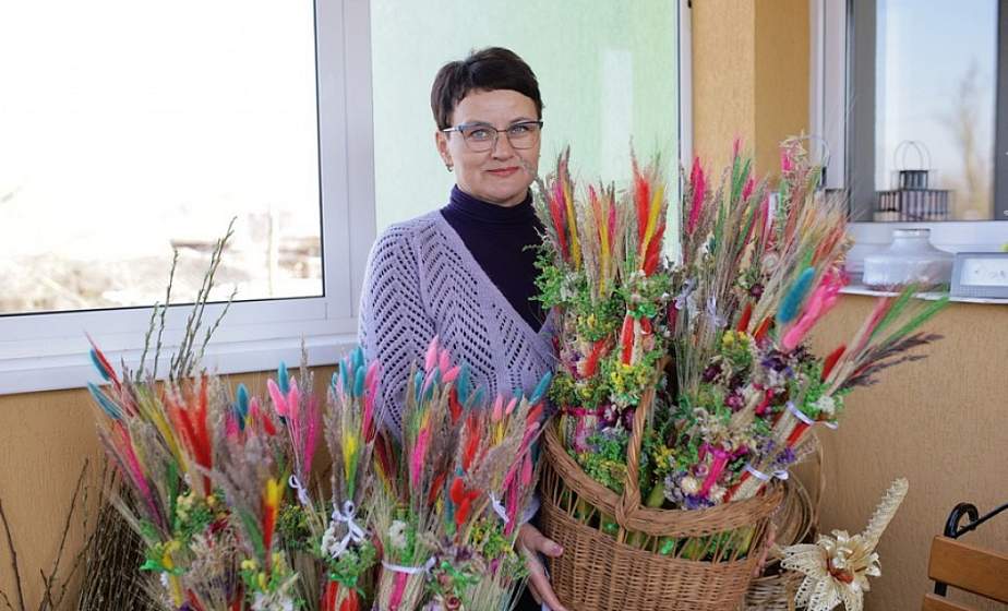 Тареса Казакевич из Обухово ежегодно делает к Пасхе около сотни вербочек, придумывая оригинальные варианты