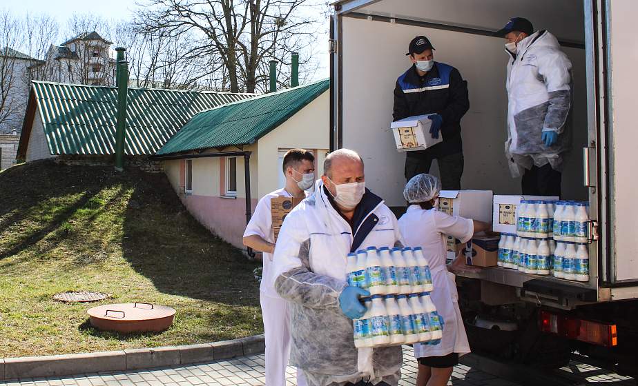«Очень приятно чувствовать поддержку предприятий города». ОАО «Молочный мир» передало в областную инфекционную клиническую больницу больше тонны молочных продуктов