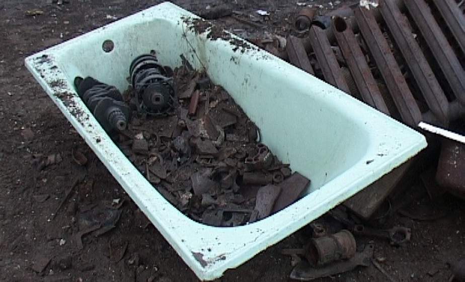 Чугунная ванна, диски, соломорезка. В Лидском районе раскрыта серия краж с дачных участков