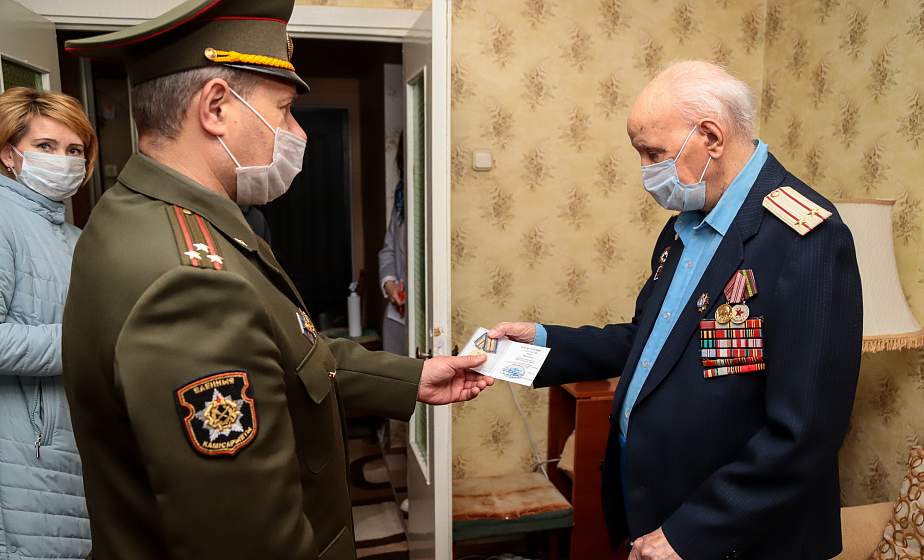 Медаль к 75-летию Победы вручили ветерану войны Ивану Силантьеву