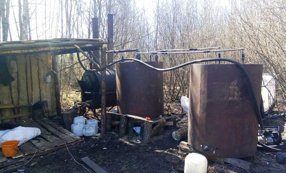 В Ивьевском районе ликвидировали мини-завод по производству самогона