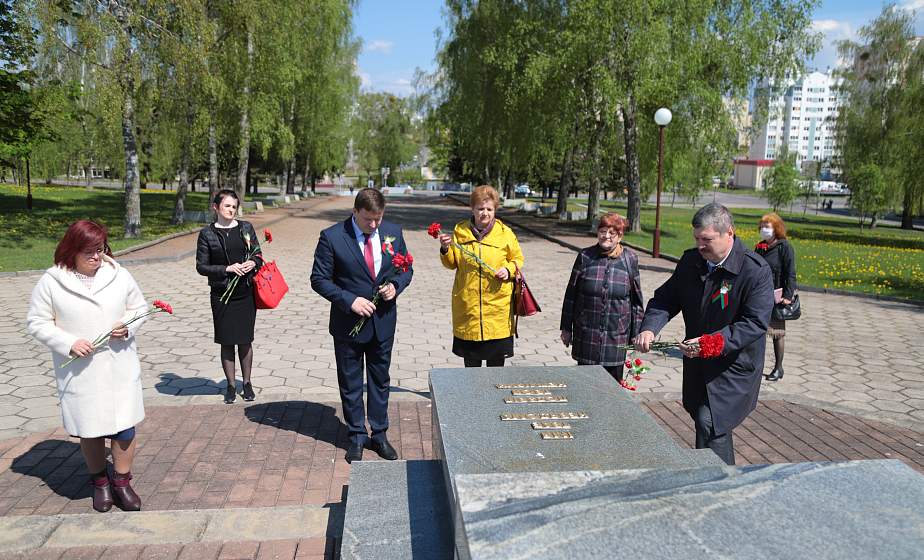 К общереспубликанской акции «Беларусь помнит» в Гродно присоединились медики и педагоги