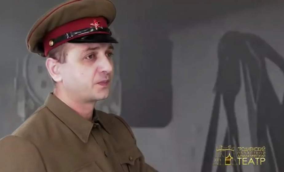Актеры драмтеатра прочитали стихи о войне