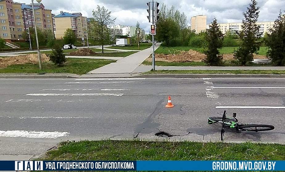 На перекрестке в Слониме под автомобиль попал 11-летний велосипедист