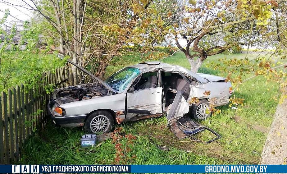 Серьезная авария под Вороново: водитель не справилась  с управлением и врезалась в дерево 