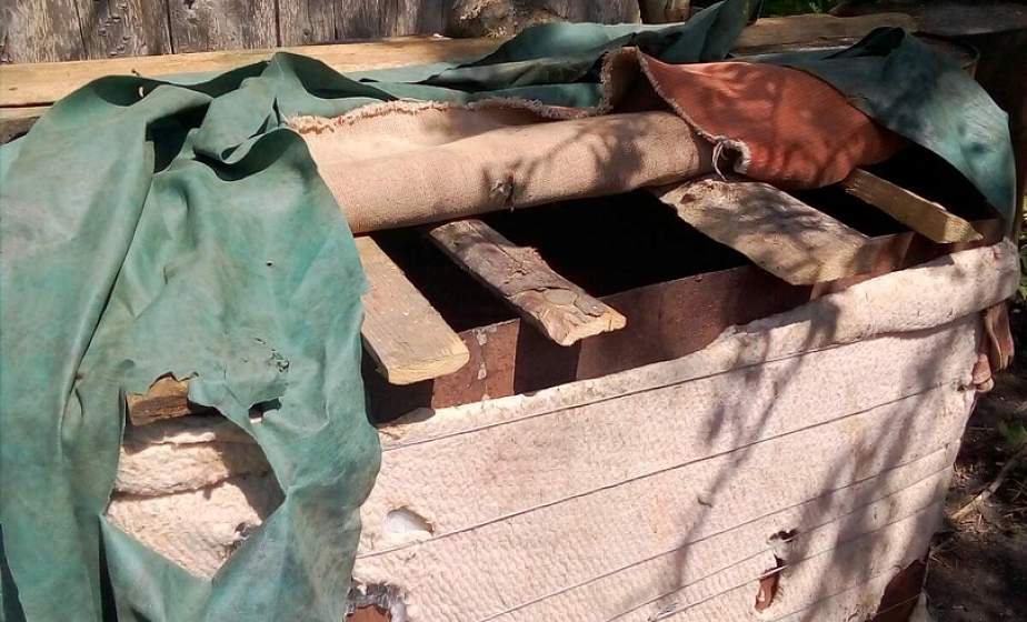 В Ивьевском районе сотрудники милиции нашли в заброшенном доме 984 литра самогонной браги