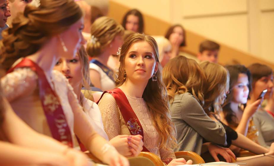 Віншуем, выпускнікі!  Сёння 5845 выпускнікоў Гродзеншчыны атрымаюць атэстаты аб сярэдняй адукацыі