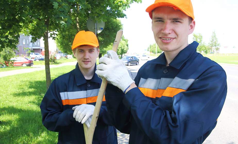 Труд крут, или Как бойцы студотряда заботятся о чистоте города Гродно