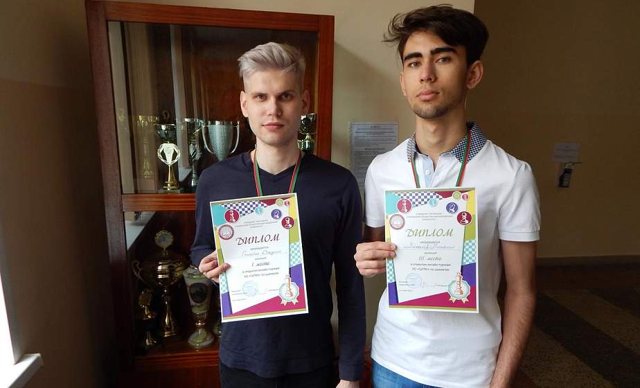 Мат и победа белых. В Гродно студенты-медики сыграли в шахматы онлайн