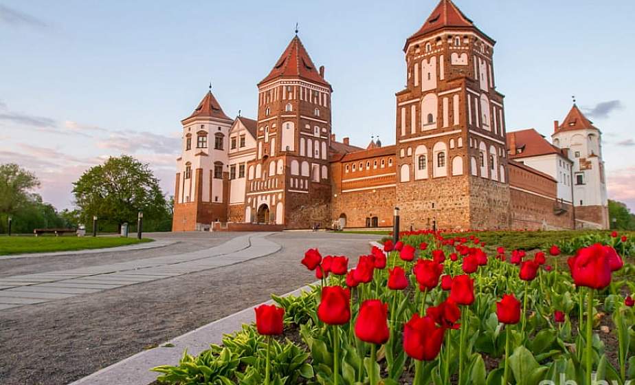 Гістарычная літаратура, мастацтва кнігі і Мірскі замак як брэнд Беларусі. Свята “Кніжныя сустрэчы ў Мірскім замку” праходзіць сёння 