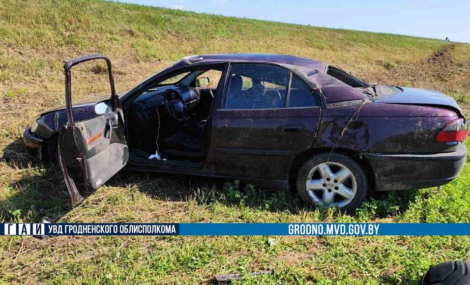 В Гродненском районе автомобиль слетел в кювет: пострадали пассажиры 