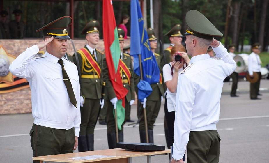 Первое офицерское звание и погоны «лейтенанта». В Гродно дипломы об окончании университета вручили 37 выпускникам военного факультета
