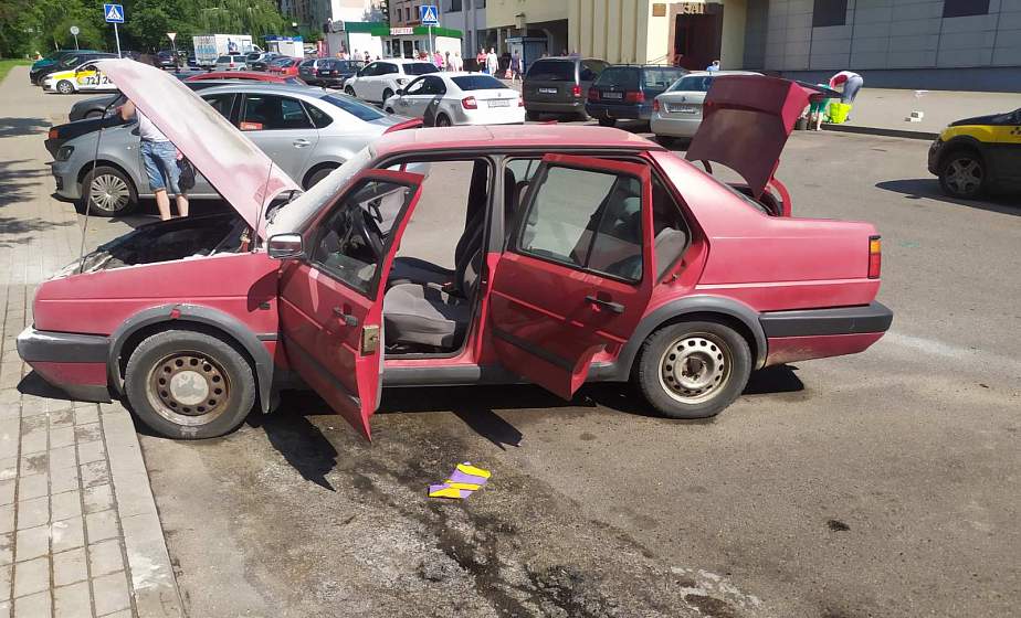 В Гродно на БЛК горел легковой автомобиль