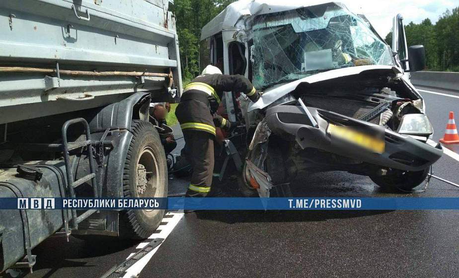 Серьезная авария на М6:   маршрутка влетела в попутный МАЗ. Семь человек в больнице