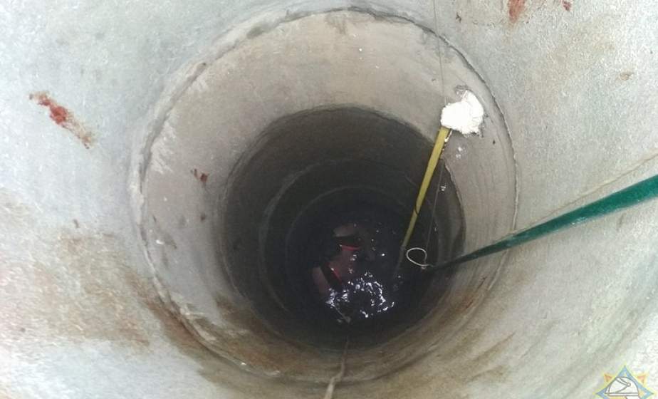 В Мостовском районе мужчина полез за ведром в колодец и сорвался