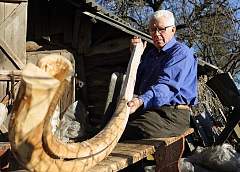 Не нужно думать, что кто-то озолотит просто так. Такого не бывает. Народу для развития нужны мир, покой, порядок