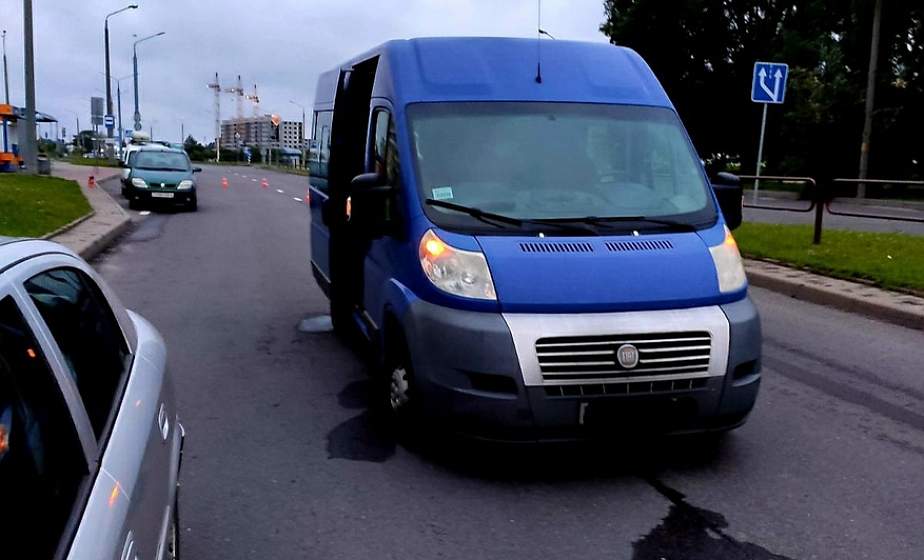 В Гродно во время движения автомобиля из салона выпал пассажир. От полученных травм он скончался на месте