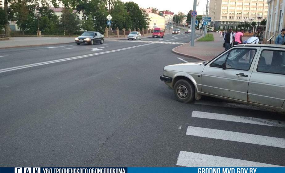 В Гродно "Фольксваген" столкнулся с пешеходом на гироскутере