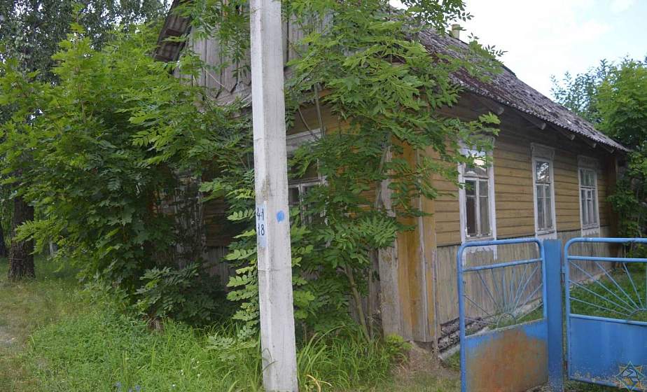 В деревне возле Новогрудка  в доме найдем  мертвый мужчина. СК проводит проверку