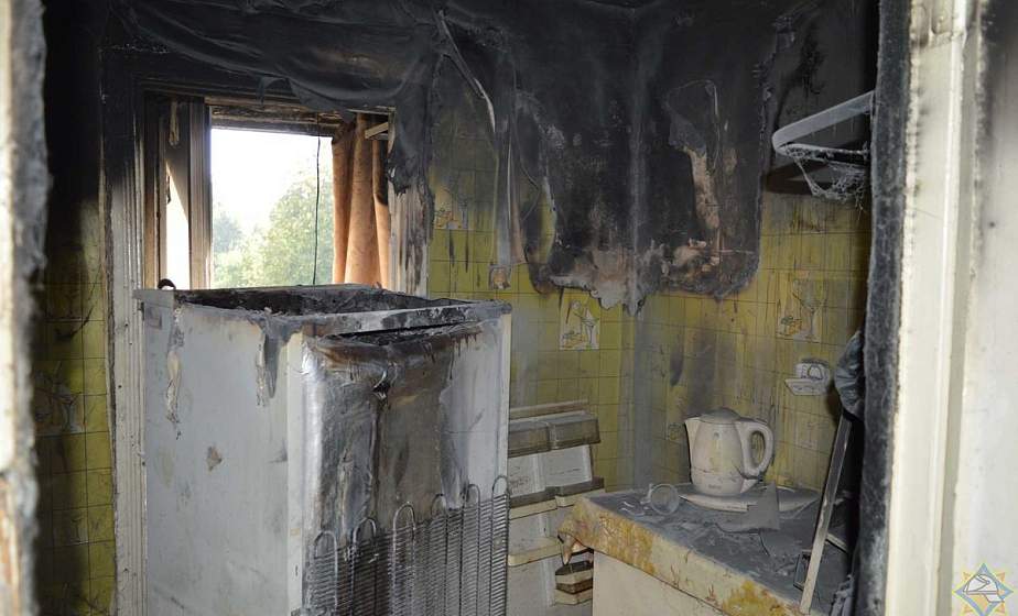 В общежитии в Щучине загорелся холодильник