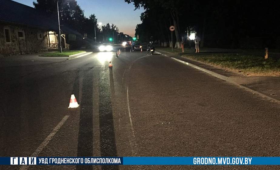 В Щучине мотоциклист не справился с управлением и упал на проезжую часть 