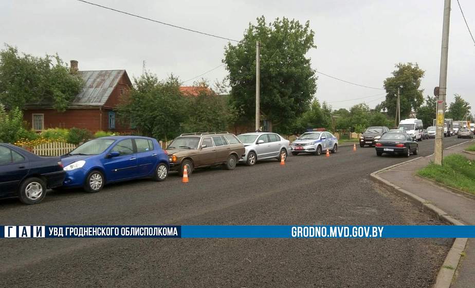 В Гродно водитель собрал «паровоз» из четырех авто