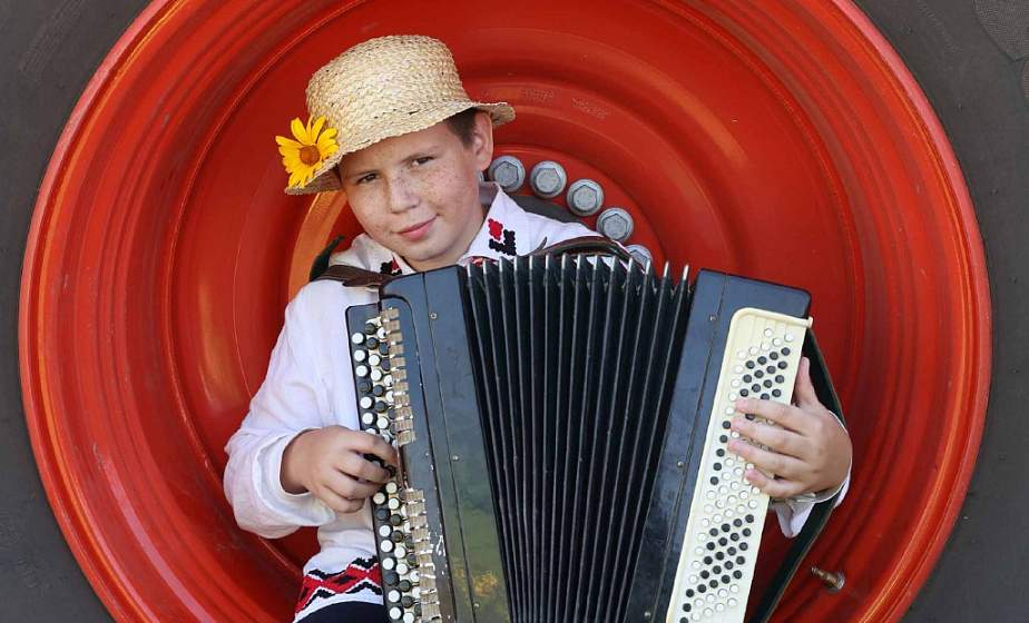 12-летний баянист из Квасовки мечтает попасть на «Славянский базар в Витебске» и победить в музыкальном конкурсе, чтобы его способности оценил Президент