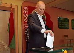 Владимир Кравцов: "Отдал голос за стабильную и развивающуюся страну, за мир и спокойствие на белорусской земле"