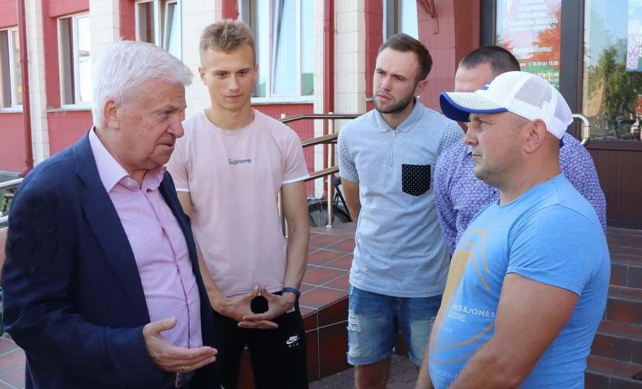 Ивье посетил известный футболист Анатолий Байдачный 