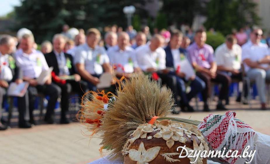  	 Першымі ў Шчучынскім раёне святкавалі “Дажынкі” хлебаробы ААТ "Васілішкі"