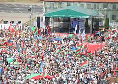 «Беларусь не отдадим». Митинг в поддержку мира, безопасности и спокойствия прошел в Гродно