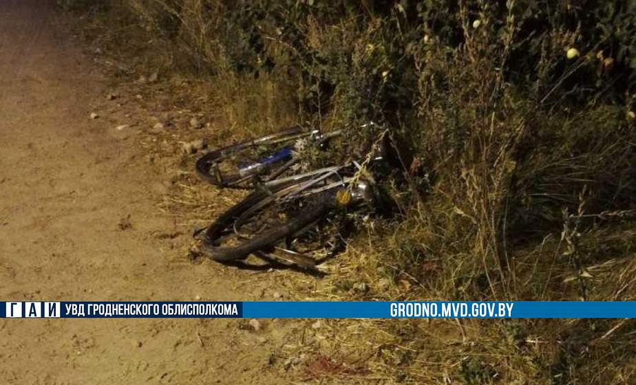 В деревне возле Ивья автомобиль насмерть сбил велосипедиста 