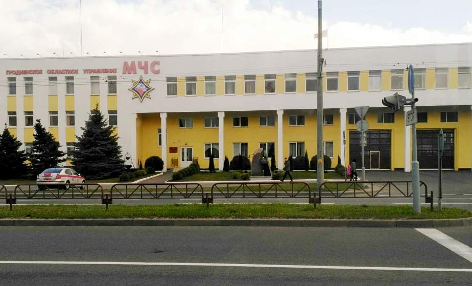  В Слониме горел блок гаражей 