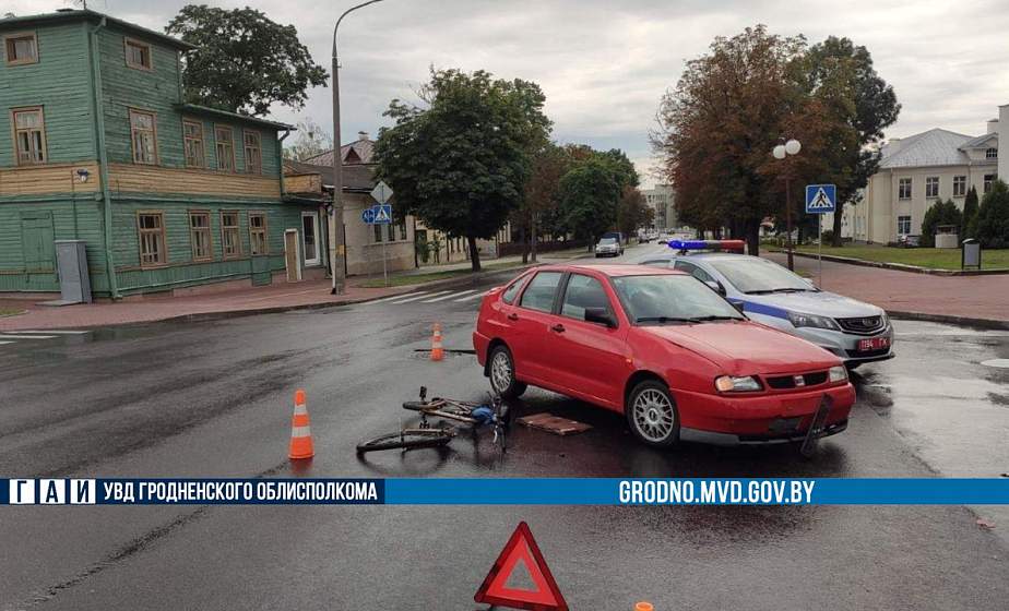 В Гродно легковушка не уступила дорогу велосипедисту: мужчина в больнице