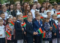 С хорошим настроением и намерениями многого достичь вступила в новый учебный год средняя школа №2 г. Щучина – школа креативных знаний и крепчайших традиций