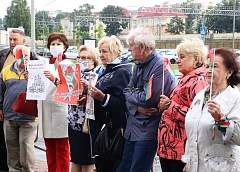 Ветераны города собрались на акцию «Руки прочь от Беларуси» у польского консульства в Гродно