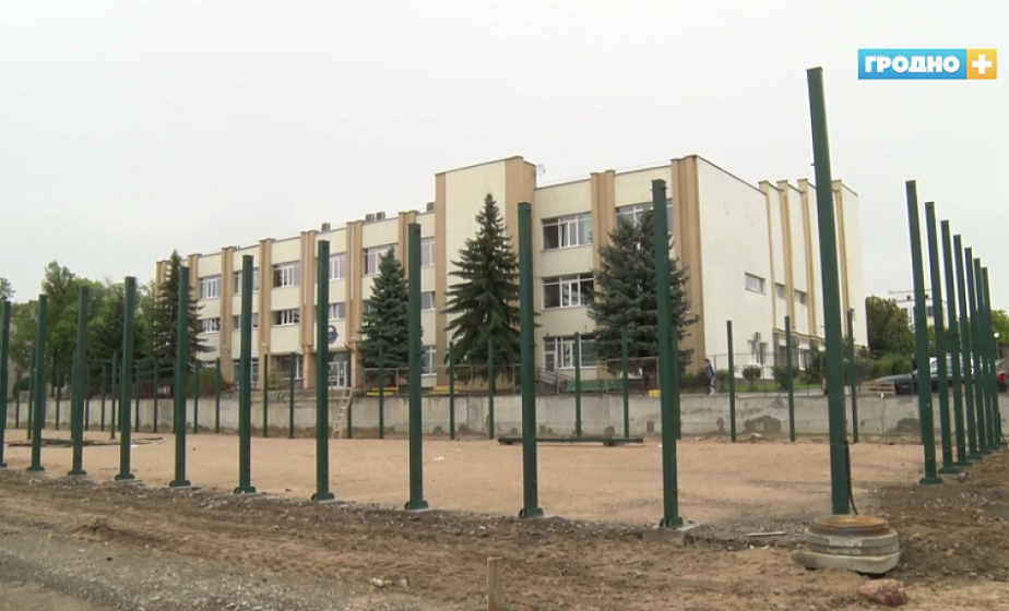  Теннисные корты на воздухоопорной конструкции в Гродно смогут встречать первых посетителей уже к концу года (+видео)