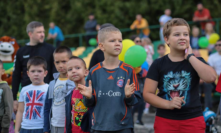 Праздник в желто-зеленых тонах: репортаж со Дня открытых дверей СДЮШОР «Неман»