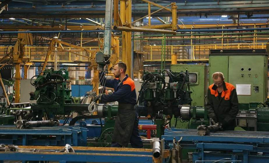 Когда люди работают, они зарабатывают деньги и для себя, и для предприятия. Любой простой – это потери